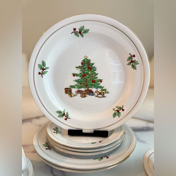 Tienshan Holiday Hostess Vintage Christmas Porcelain Set, 22K Gold Bands, 16 Pc - Picture 5 of 8